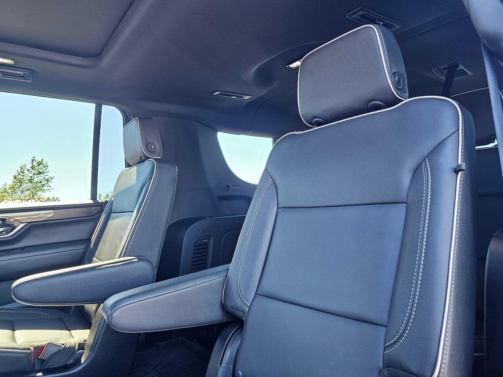 2025 GMC Yukon XL Base