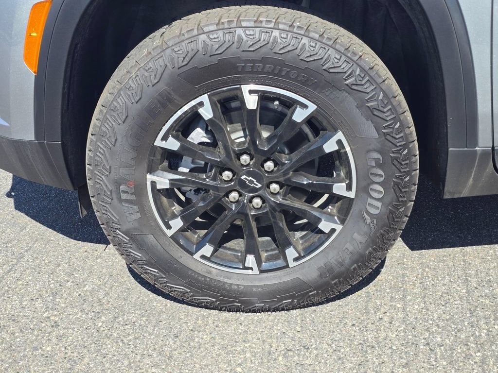 2025 Chevrolet Traverse Base