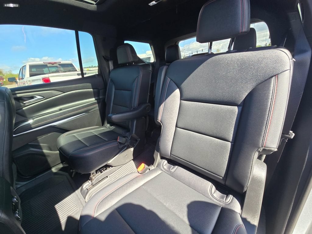 2025 Chevrolet Traverse Base