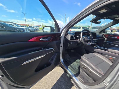 2025 Chevrolet Traverse Base