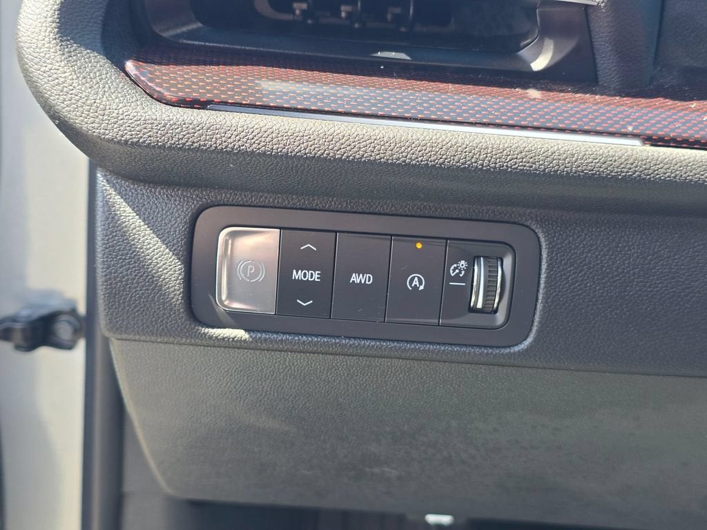 2025 Chevrolet Traverse Base