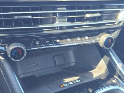 2025 Chevrolet Traverse Base