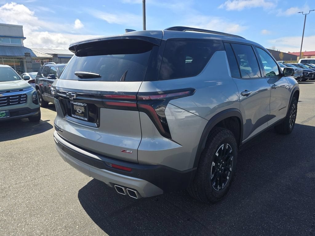 2025 Chevrolet Traverse Base