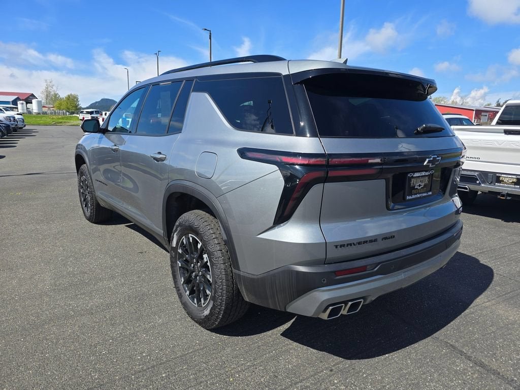 2025 Chevrolet Traverse Base