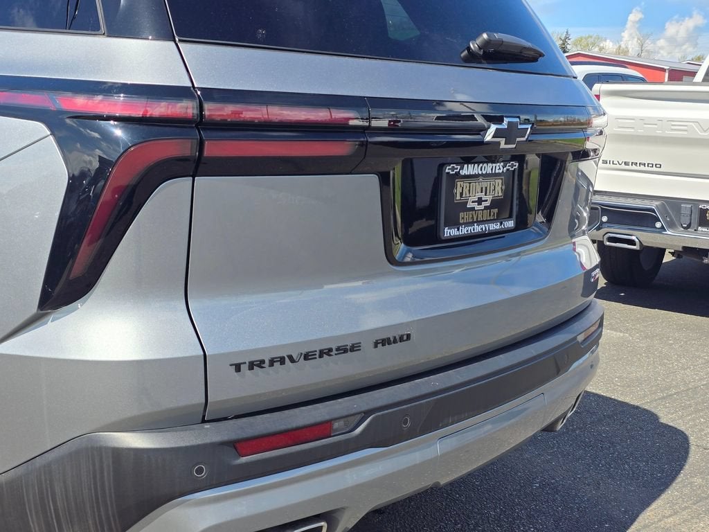 2025 Chevrolet Traverse Base