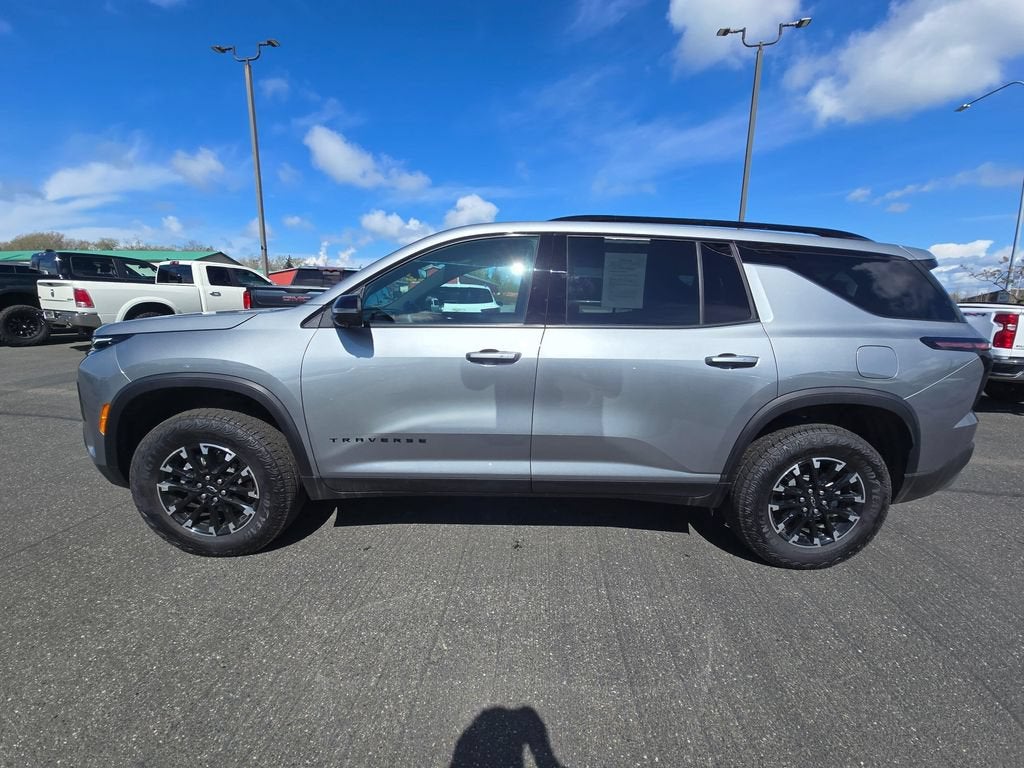 2025 Chevrolet Traverse Base