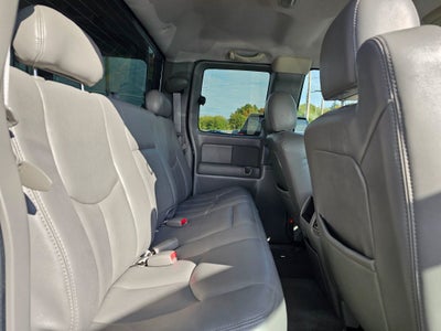 2004 GMC Sierra 2500 HD Base