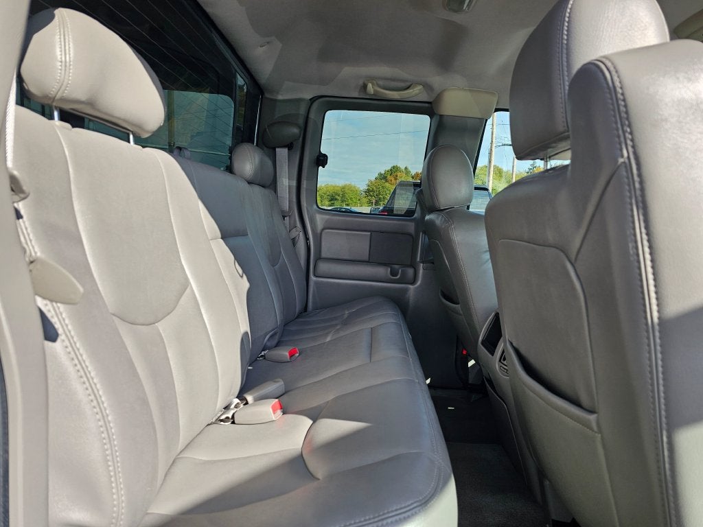 2004 GMC Sierra 2500 HD Base