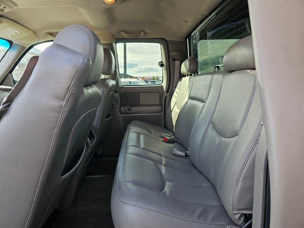 2004 GMC Sierra 2500 HD Base