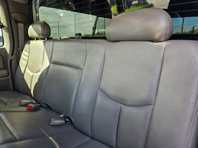 2004 GMC Sierra 2500 HD Base