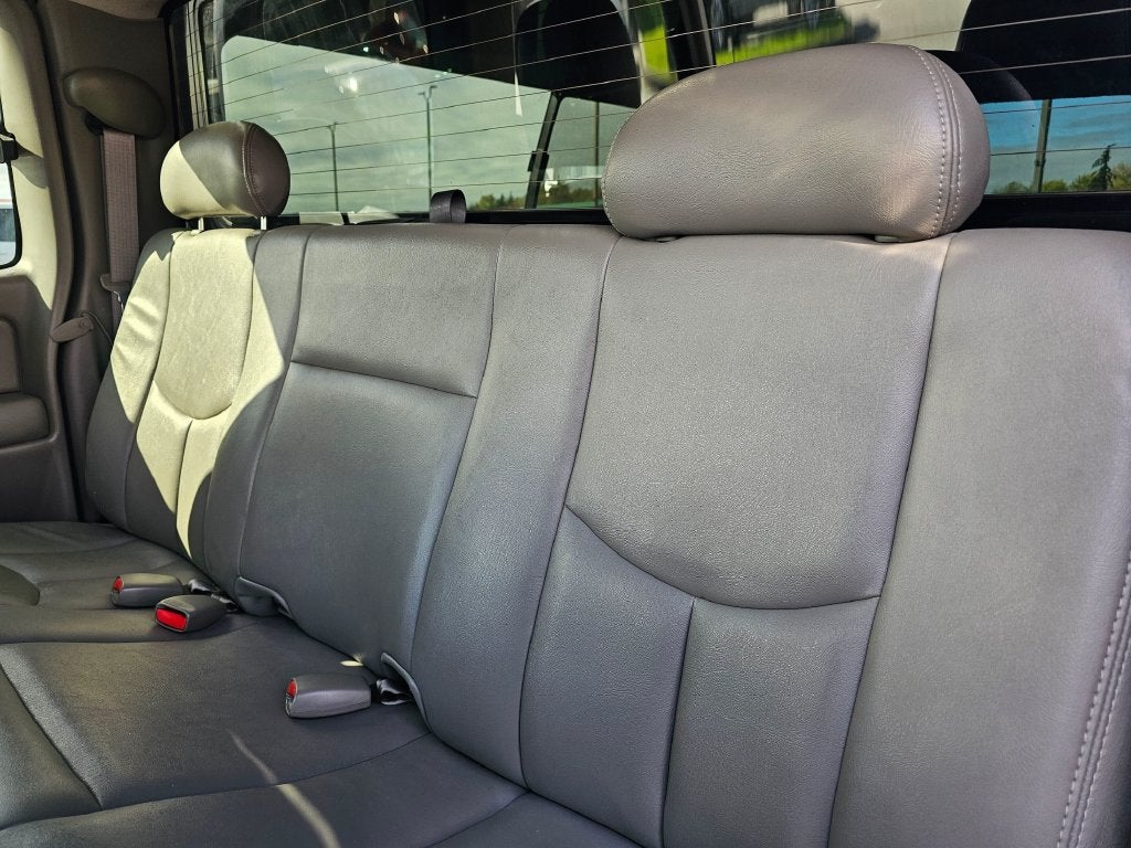 2004 GMC Sierra 2500 HD Base