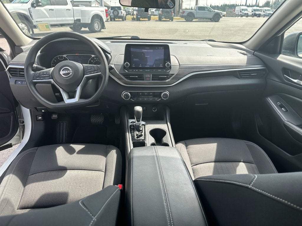 2025 Nissan Altima Base