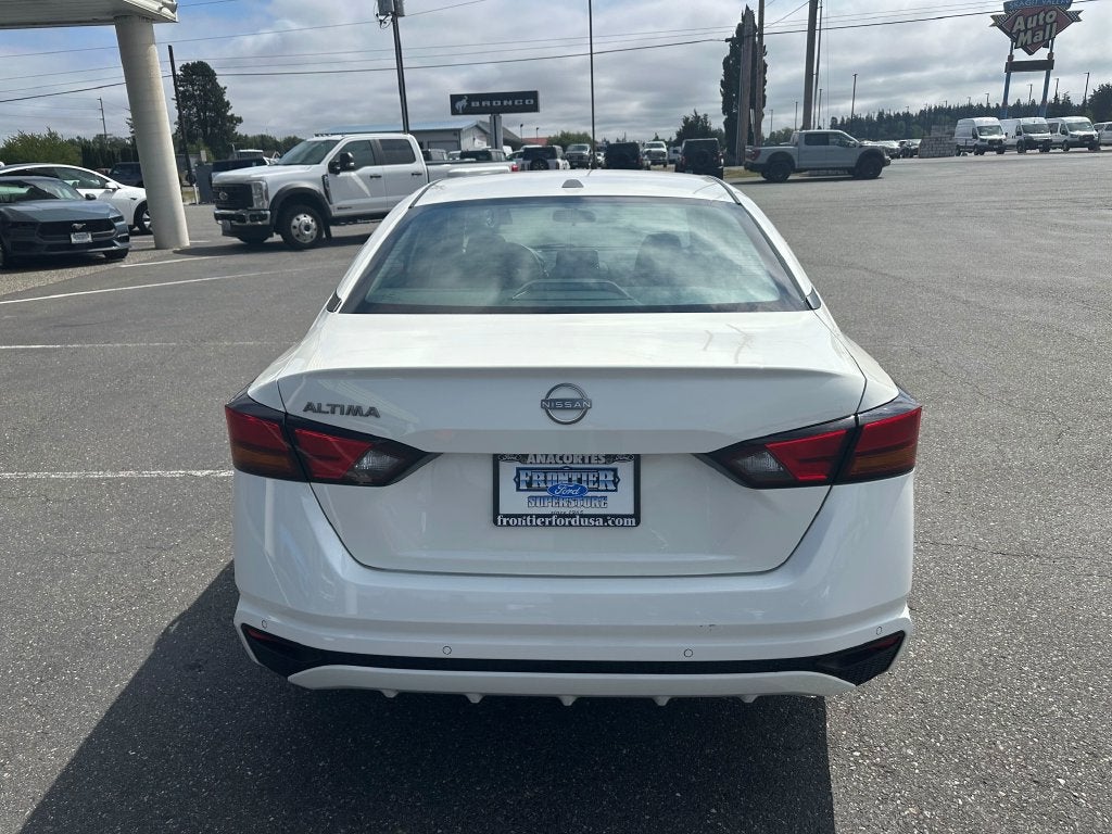 2025 Nissan Altima Base