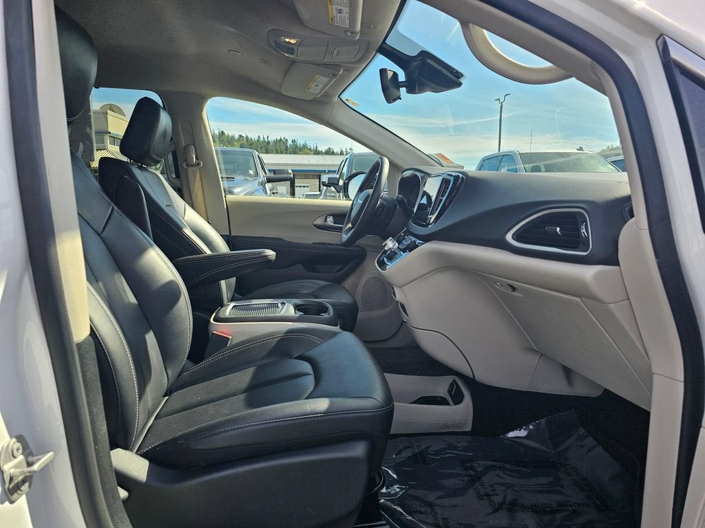 2024 Chrysler Pacifica Base