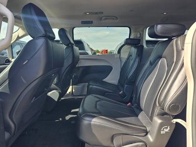 2024 Chrysler Pacifica Base