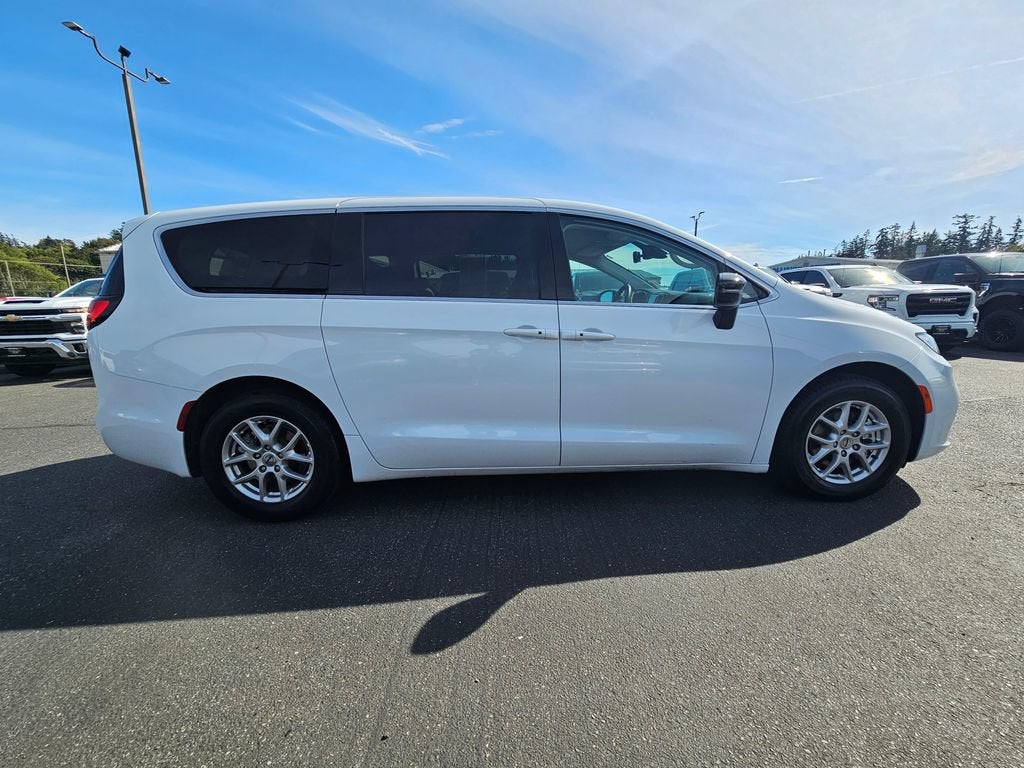2024 Chrysler Pacifica Base