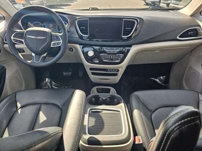2024 Chrysler Pacifica Base