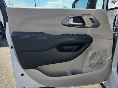 2024 Chrysler Pacifica Base