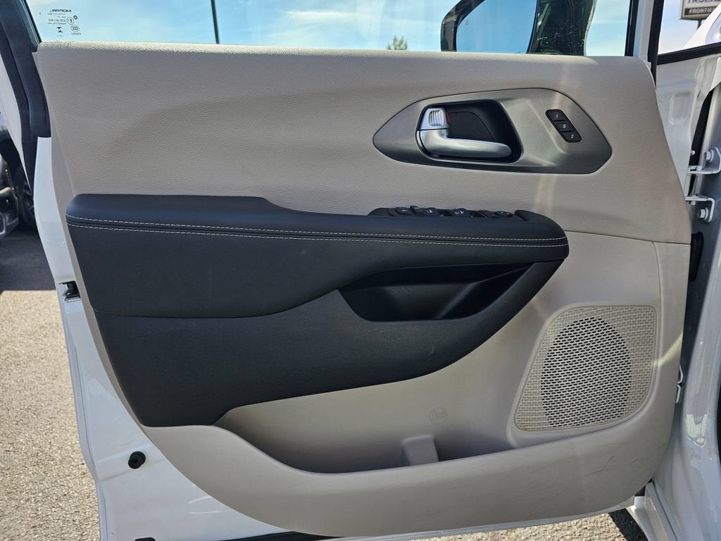 2024 Chrysler Pacifica Base