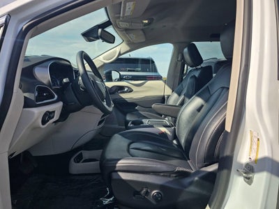 2024 Chrysler Pacifica Base