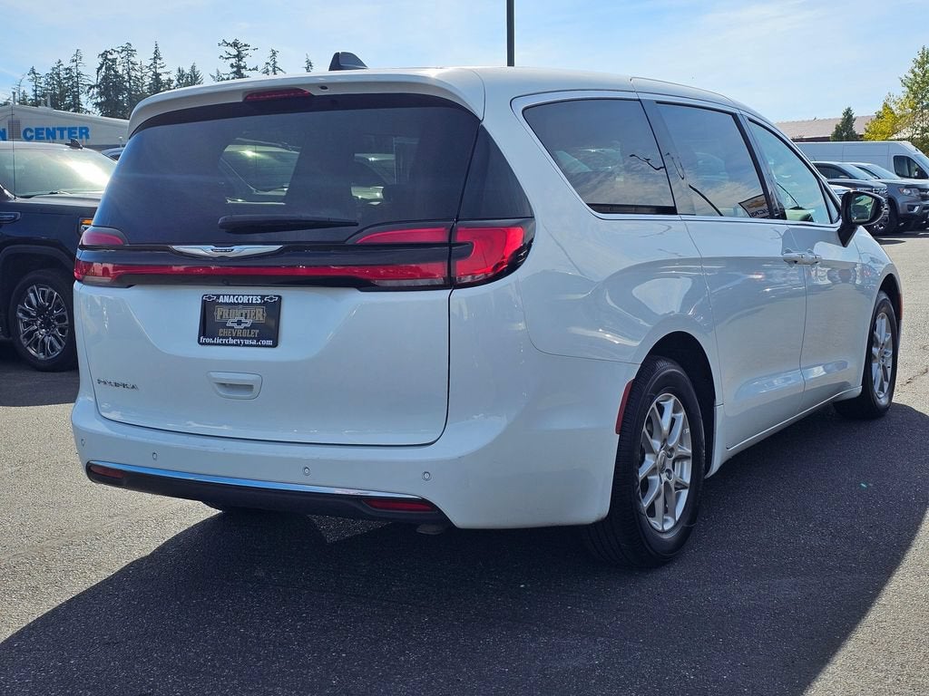 2024 Chrysler Pacifica Base
