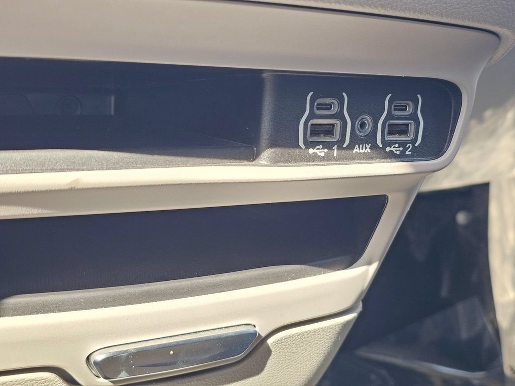 2024 Chrysler Pacifica Base