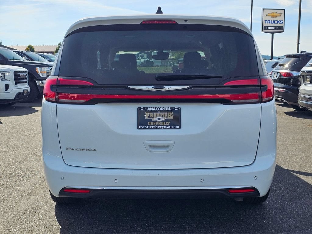 2024 Chrysler Pacifica Base
