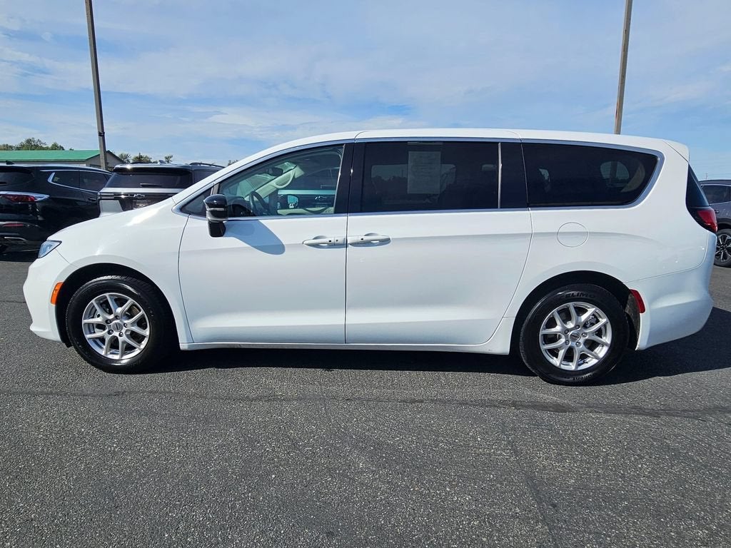 2024 Chrysler Pacifica Base