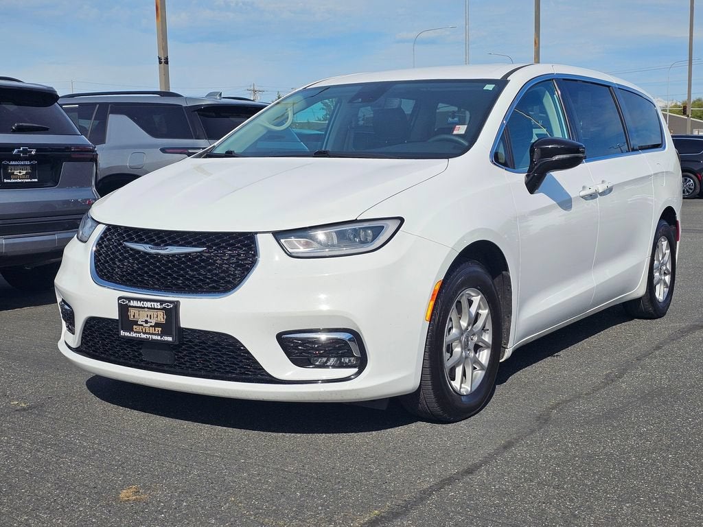 2024 Chrysler Pacifica Base