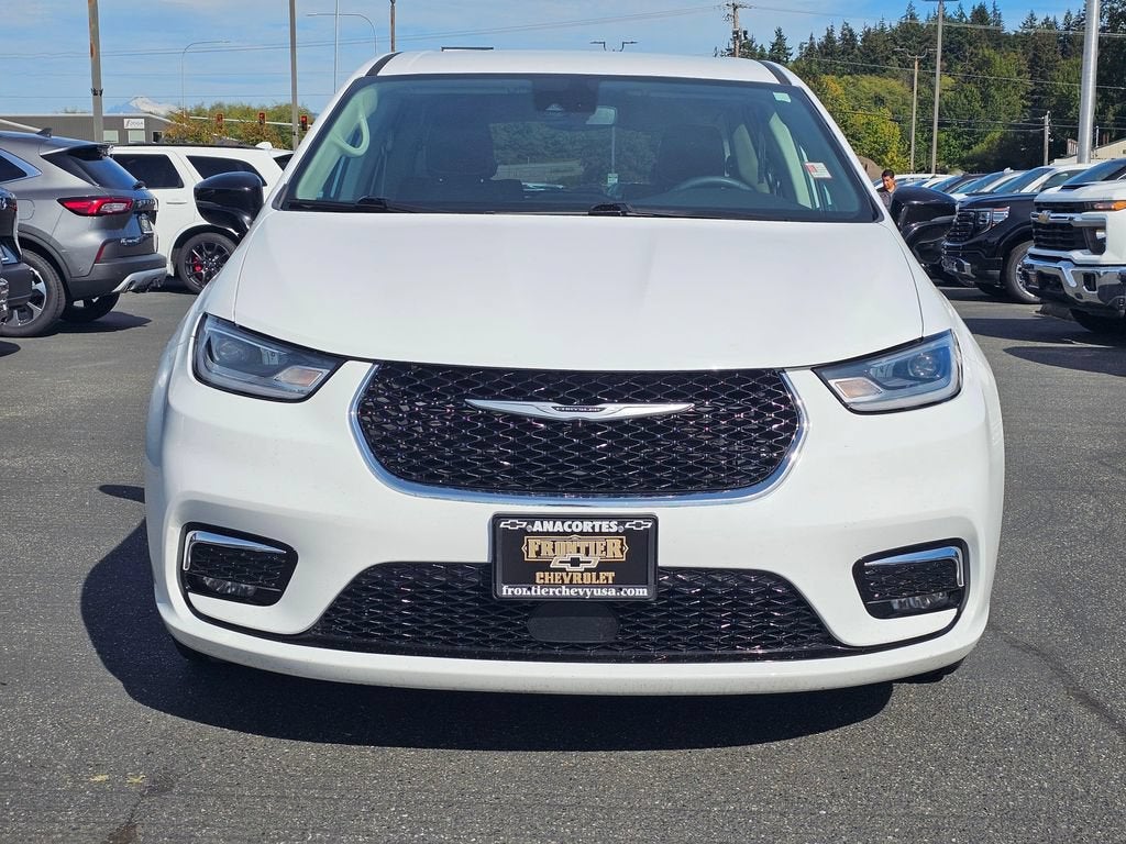 2024 Chrysler Pacifica Base