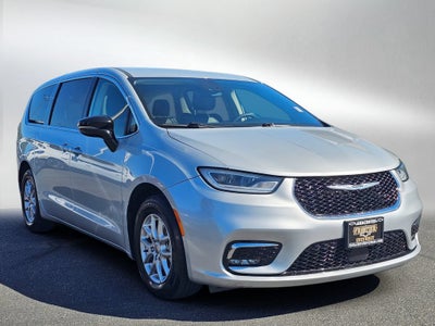 2024 Chrysler Pacifica Base