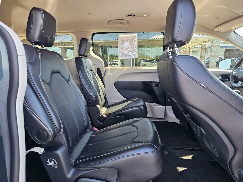 2024 Chrysler Pacifica Base