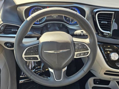 2024 Chrysler Pacifica Base