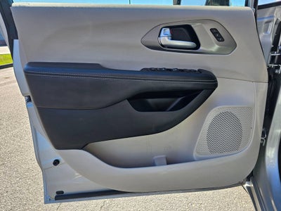 2024 Chrysler Pacifica Base