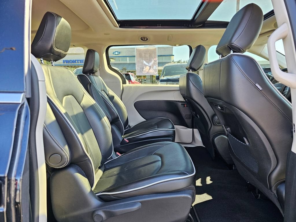 2023 Chrysler Pacifica Base