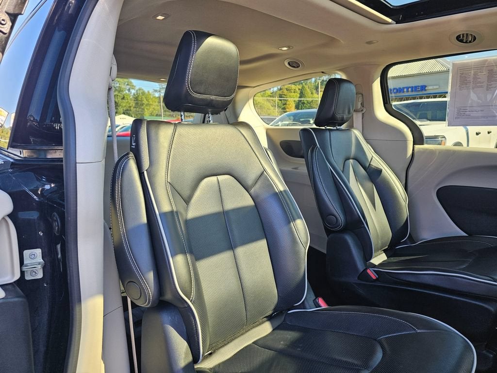 2023 Chrysler Pacifica Base