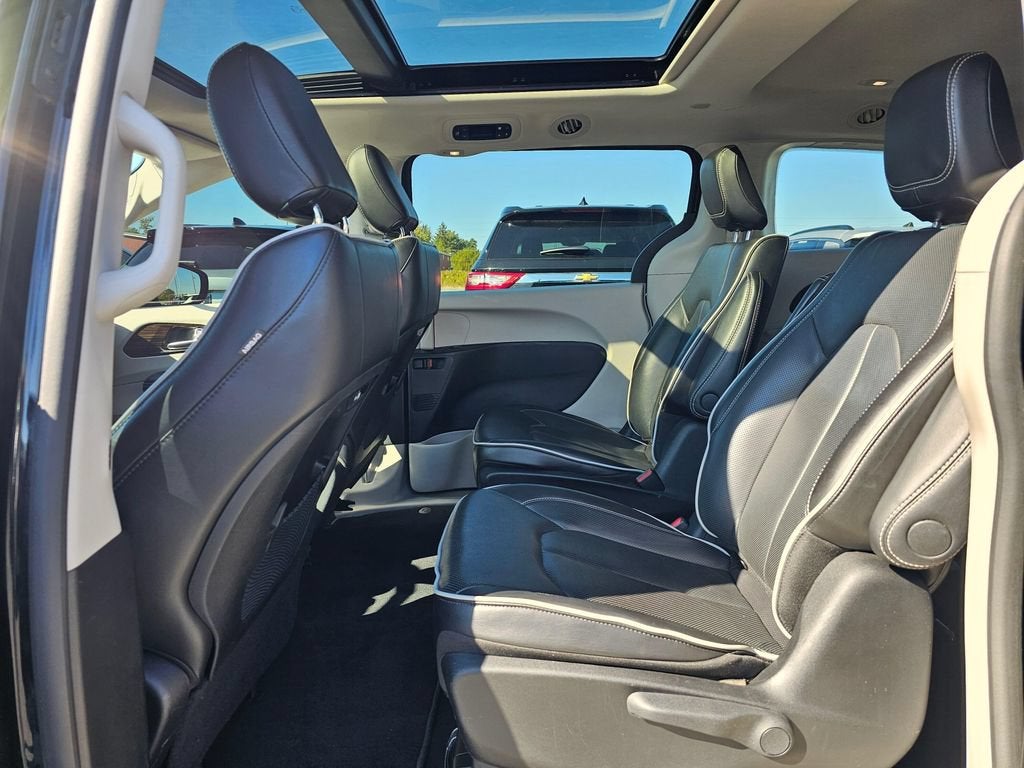 2023 Chrysler Pacifica Base