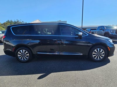 2023 Chrysler Pacifica Base