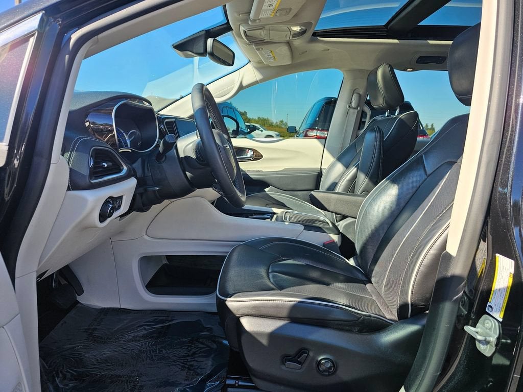 2023 Chrysler Pacifica Base