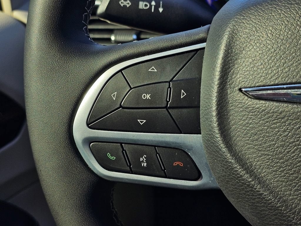 2023 Chrysler Pacifica Base
