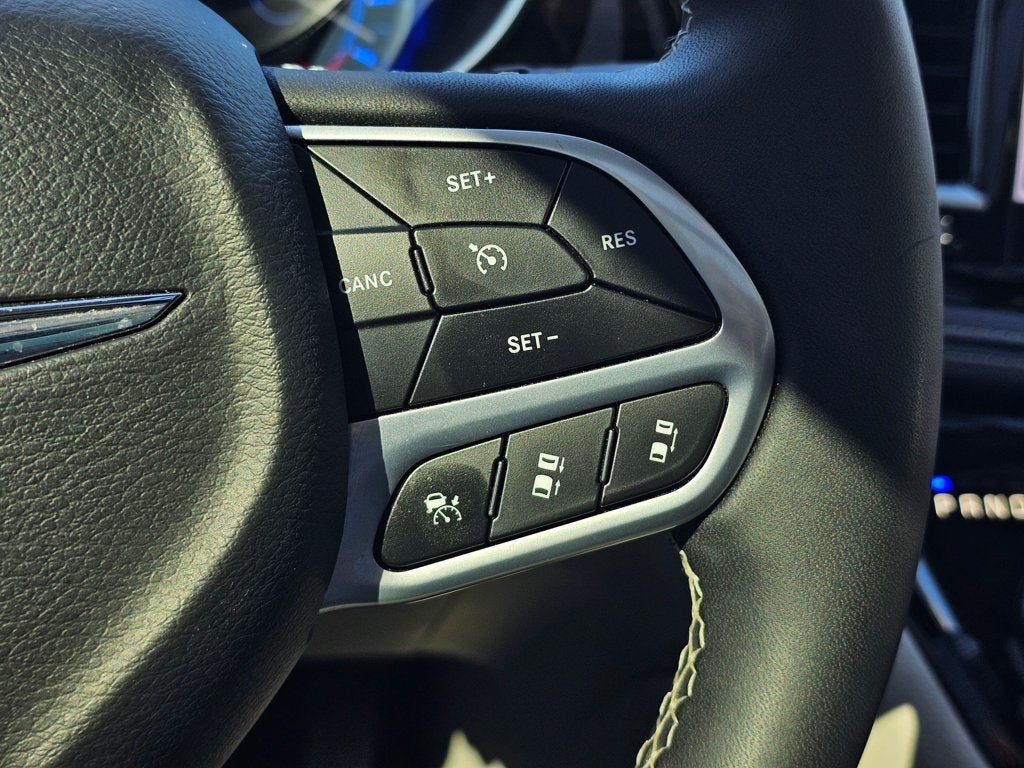 2023 Chrysler Pacifica Base