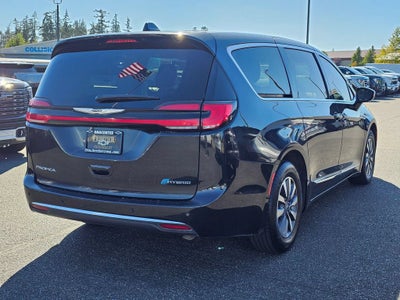 2023 Chrysler Pacifica Base