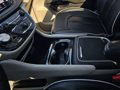 2023 Chrysler Pacifica Base