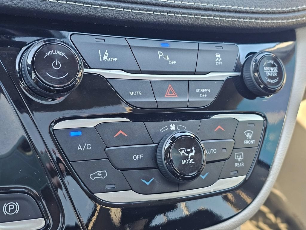 2023 Chrysler Pacifica Base
