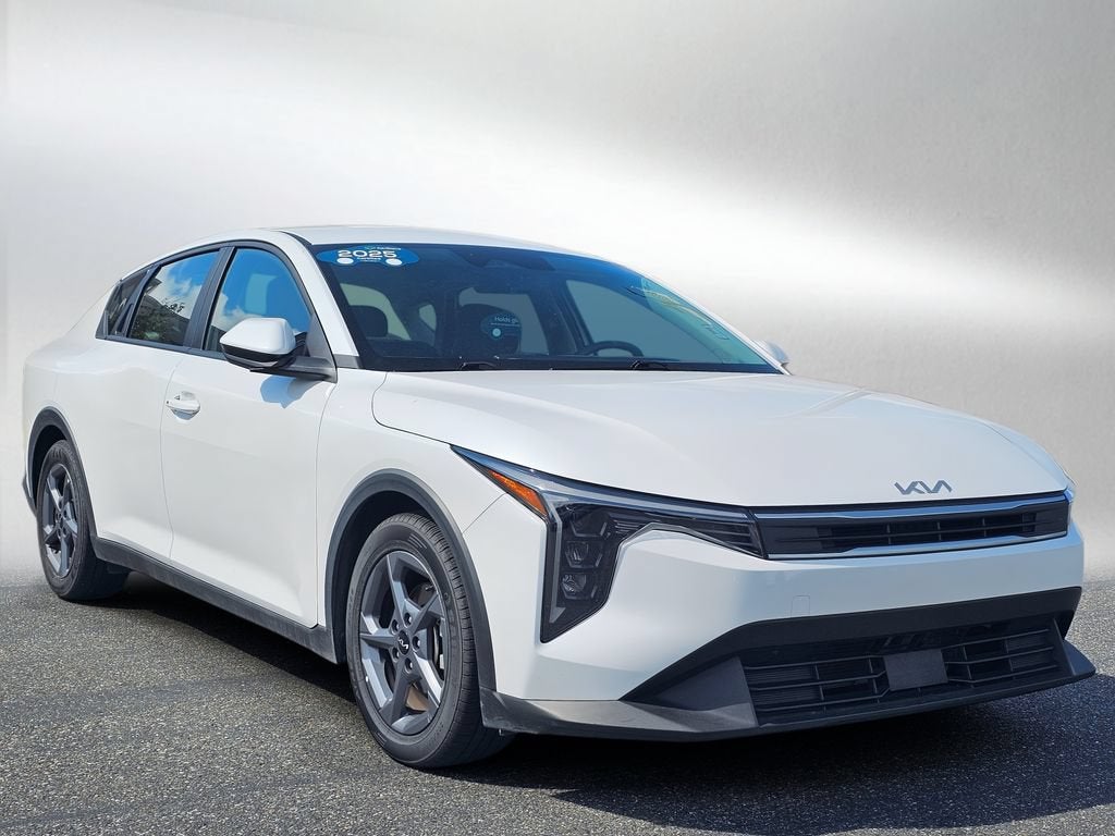 2025 Kia K4 Base