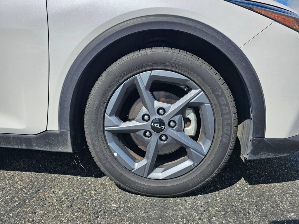 2025 Kia K4 Base