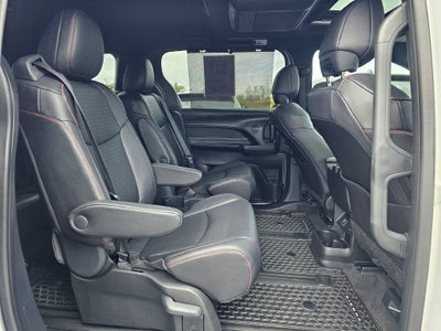 2025 Toyota Sienna Base