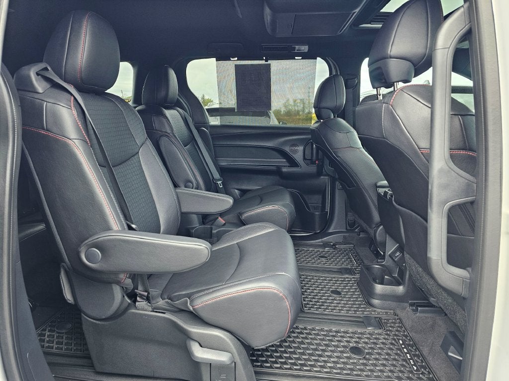 2025 Toyota Sienna Base