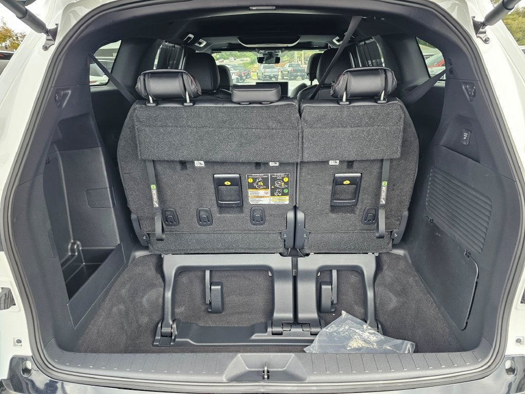 2025 Toyota Sienna Base