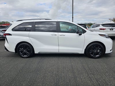 2025 Toyota Sienna Base